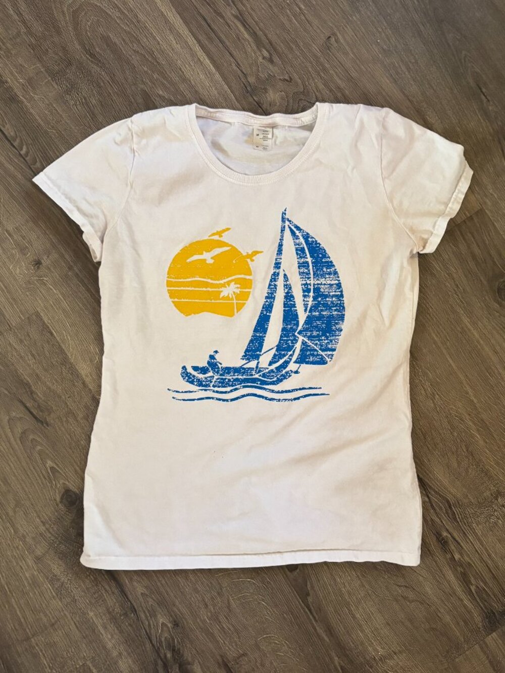Vintage Sailing tee - womens size M